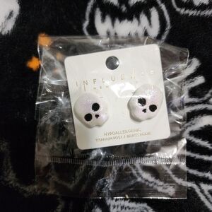 Influence New York White Skull Earrings